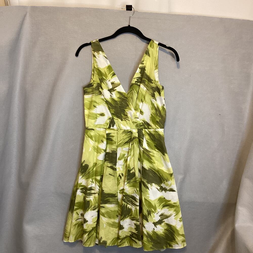 Ann Taylor Green Print Dress Size 2– Sleeveless V-Neck, A-Line Silhouette